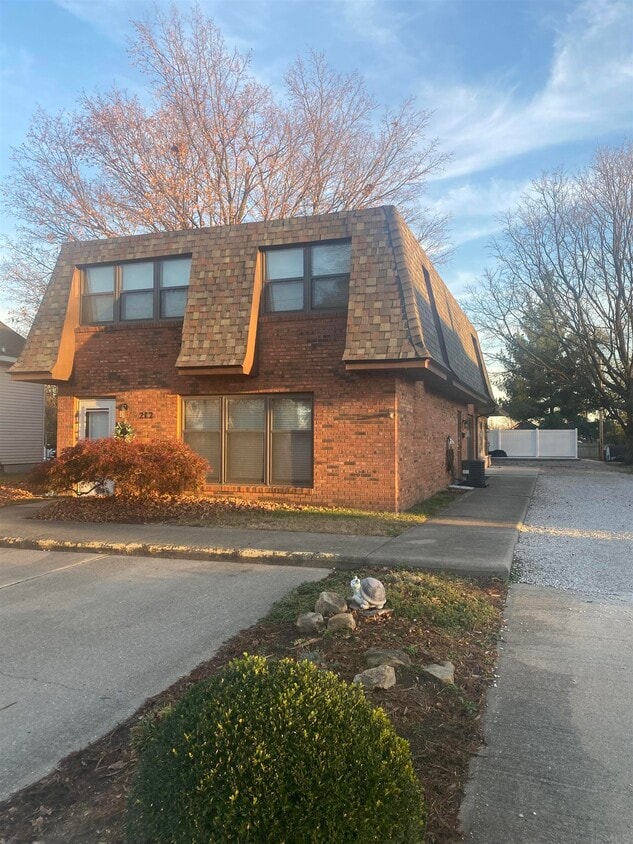 212 S 10th St Unit 3, Vincennes, IN 47591 Condo for Rent in Vincennes