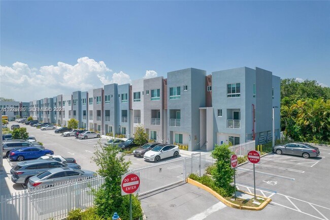 Foto del edificio - 2561 NE 193rd St