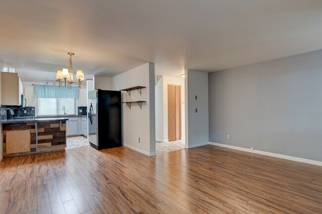 Foto del edificio - 3 Bedroom, 2 Bath Spacious Townhome with F...