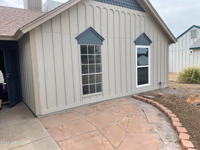 Building Photo - 6531 W Aire Libre Ave