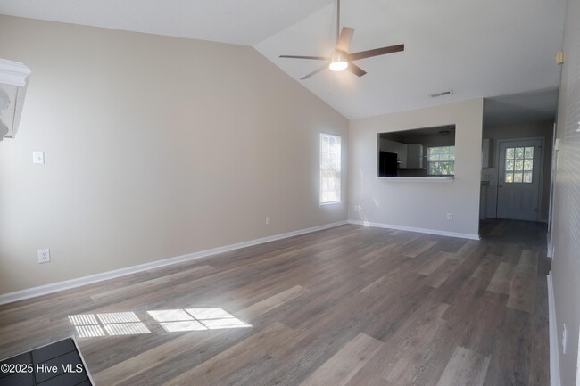 Building Photo - 1091 W Pueblo Dr