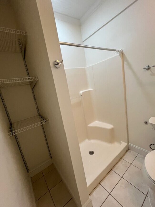 Foto del edificio - Newly-RENOVATED 2/1 House in a prime location!