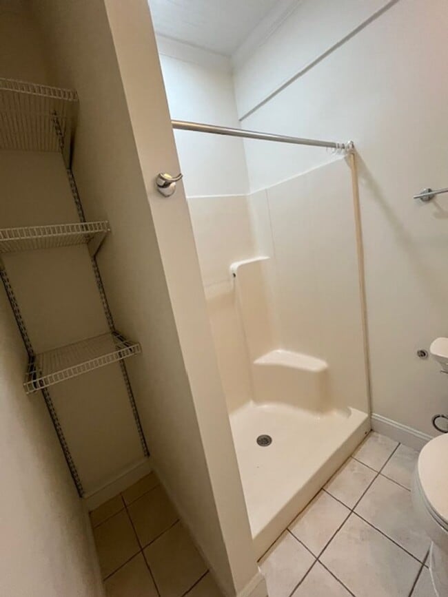 Building Photo - Newly-RENOVATED 2/2 House in a prime location!