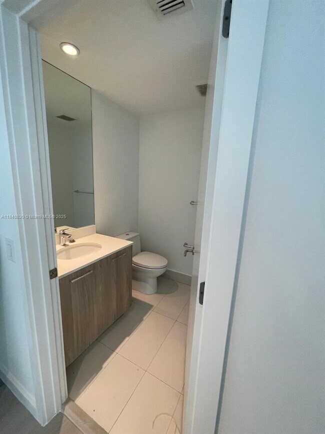 Foto del edificio - 501 NE 31st St