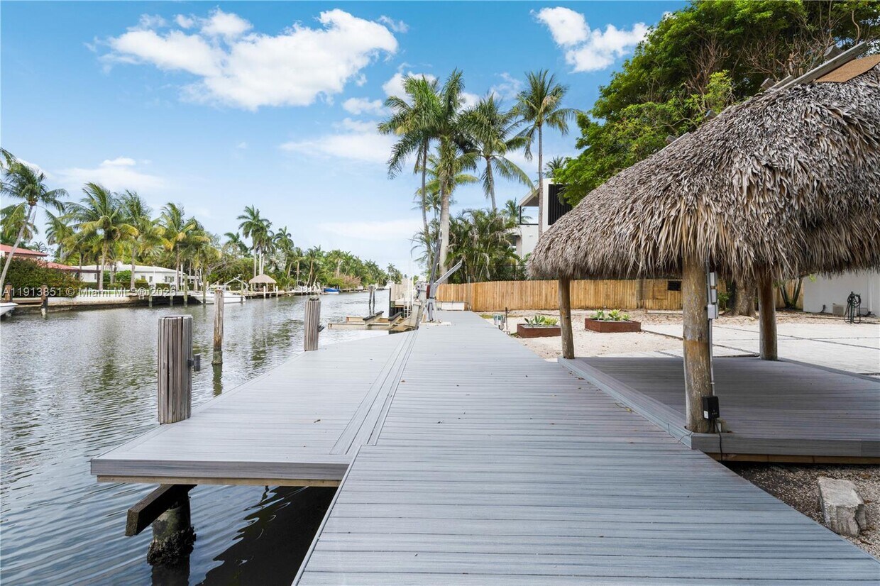 Primary Photo - 7601 NE 9th Ave