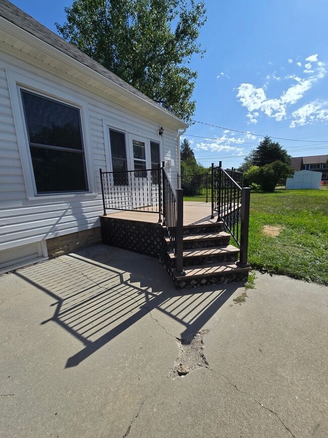Building Photo - 2 Bed 1 Bath + Garage and Yard