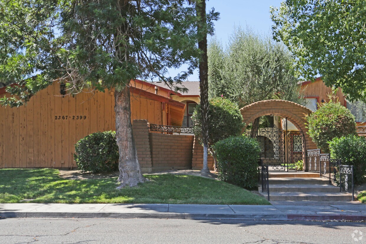 Building Photo - 2367 Redwood Ave