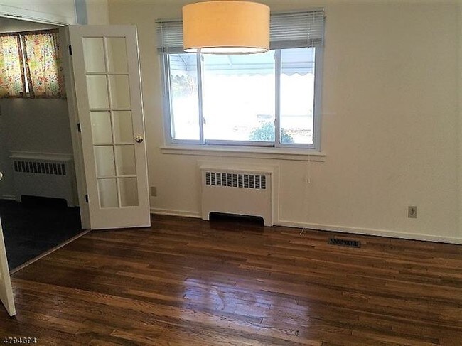 Building Photo - 52 Tamaques Way