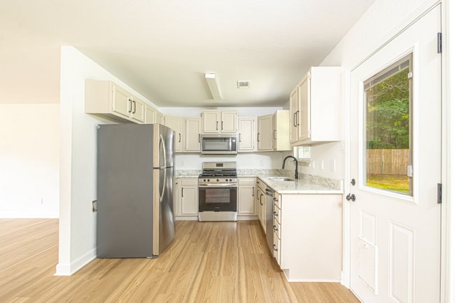 Building Photo - 315 Autumn Dr