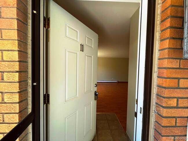 Foto del edificio - 2859 E Maple Rd