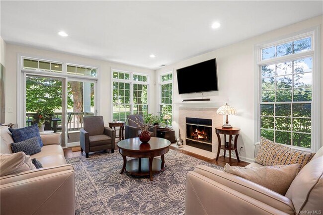 Building Photo - 55 Doral Greens Dr W