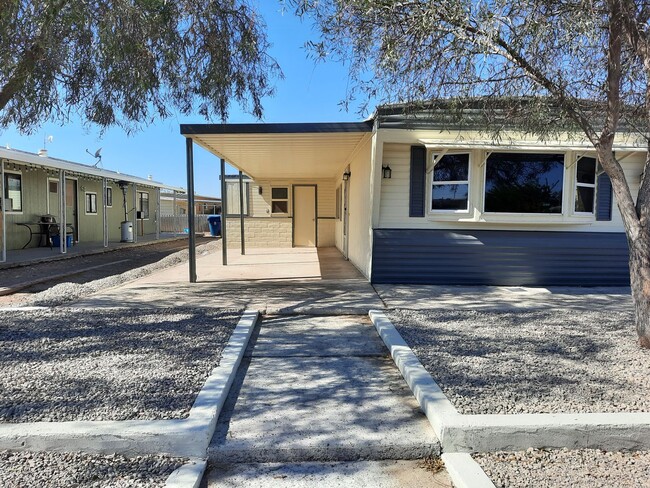 Foto del edificio - 3 bed/2bath mobile home walking distance t...