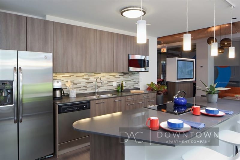 Photo - 330 W Grand Ave (Chicago, IL)