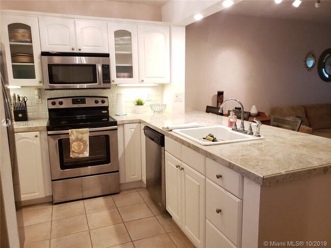 Foto del edificio - 403 SW 148th Ave