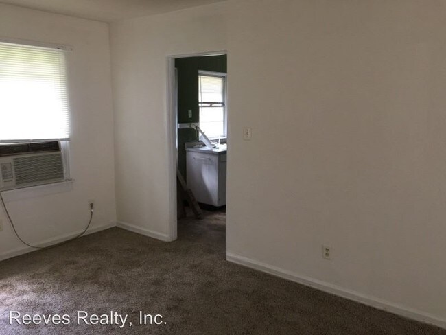 Building Photo - 2 br, 1 bath House - 2051 McVay Avenue South
