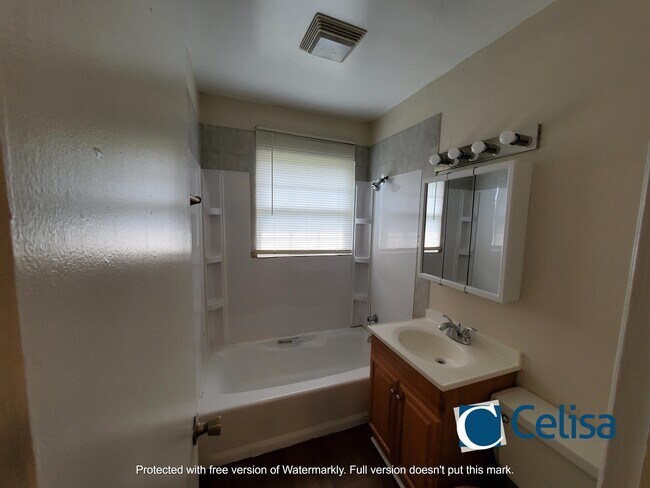 Building Photo - 2621 Carver Ct