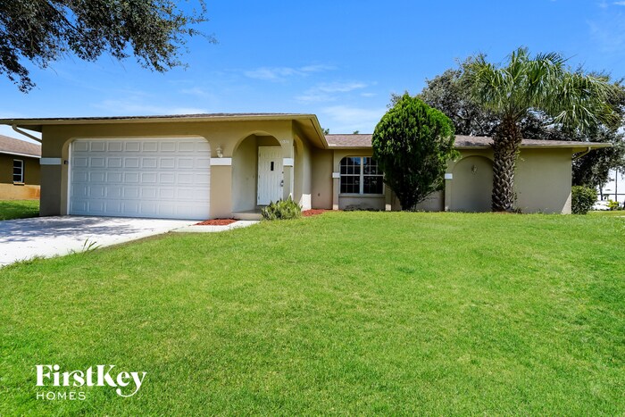 Foto principal - 8441 Bahamas Rd