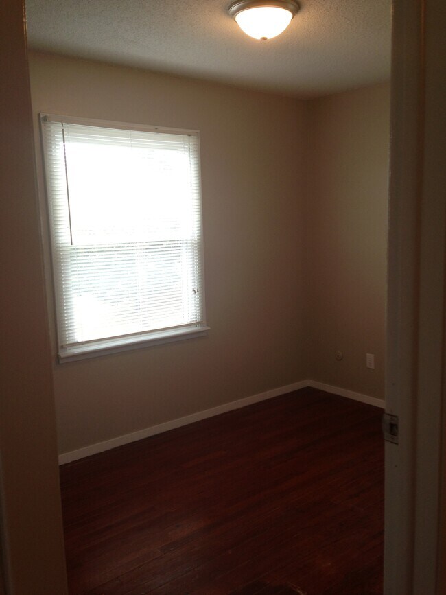 Building Photo - 3853 Wilkes Ave