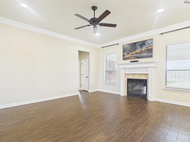 Foto del edificio - 4806 Falcon Crest Blvd