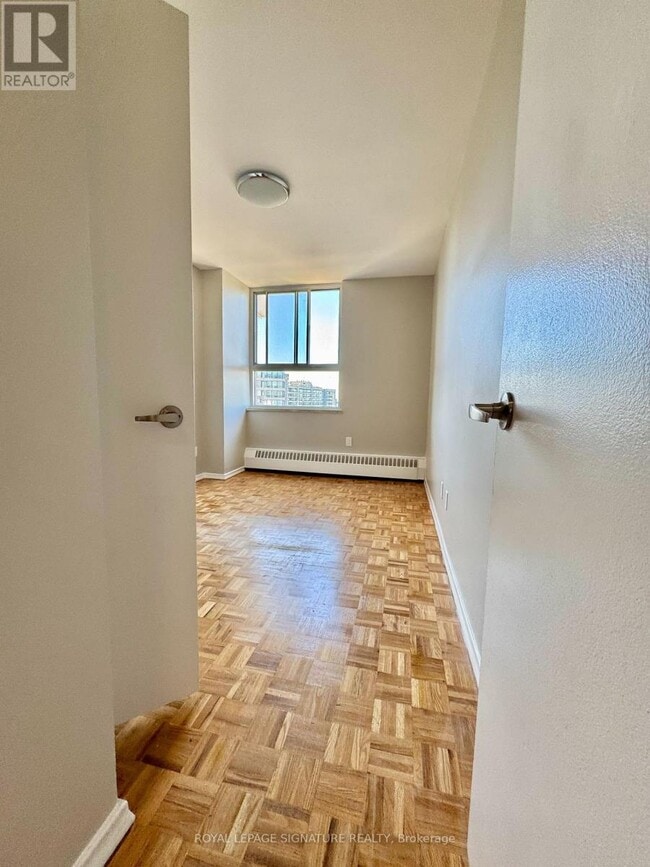Photo du bâtiment - 6200-6200 Bathurst St