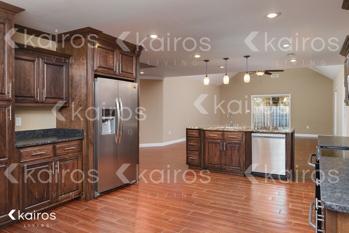 Primary Photo - 238 Camelot Way