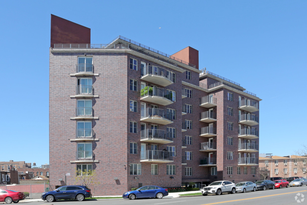 Primary Photo - Remsen Tower