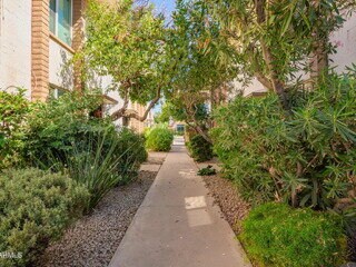 Foto del edificio - 4848 N Woodmere Fairway