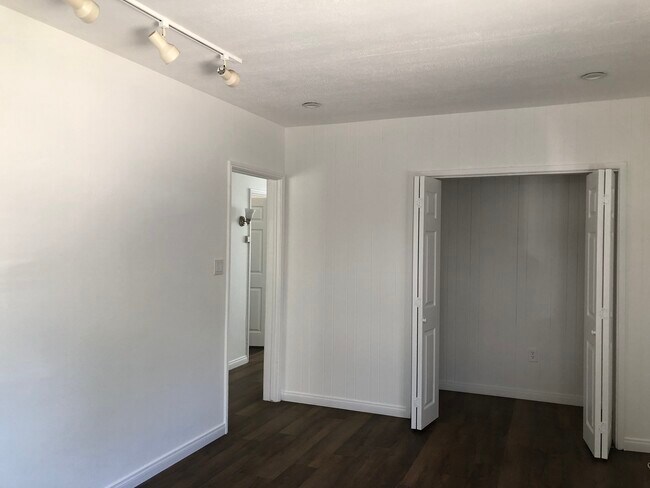 Living room - 858 Penn St