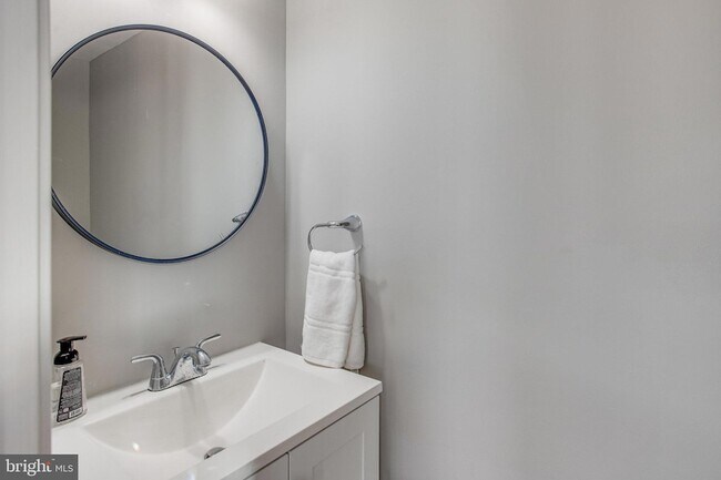 Foto del edificio - 14790 Tamarack Pl