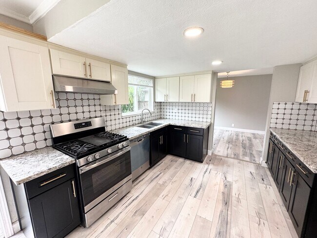 Building Photo - Gorgeous 5 Bedroom 2.5 Bath Fully Remodeled Single Family Home in North Livermore
