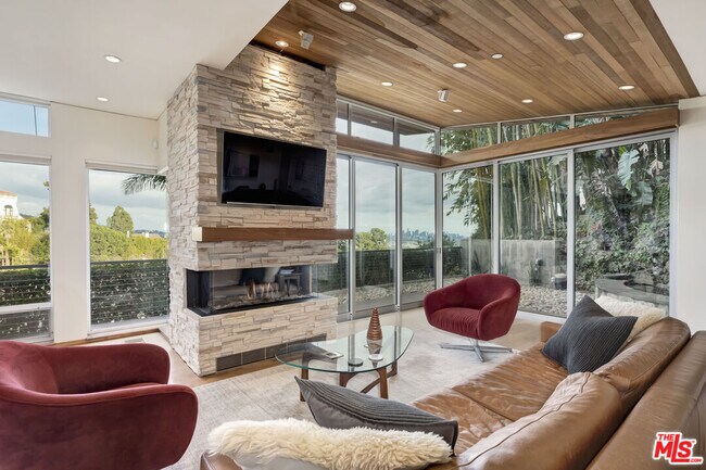 Foto del edificio - 1625 N Crescent Heights Blvd