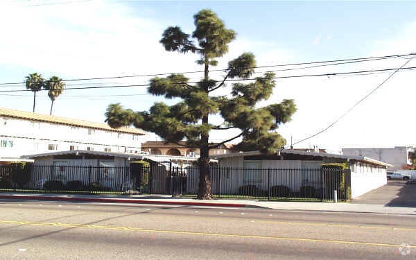 Building Photo - 1826-1828 Placentia Ave