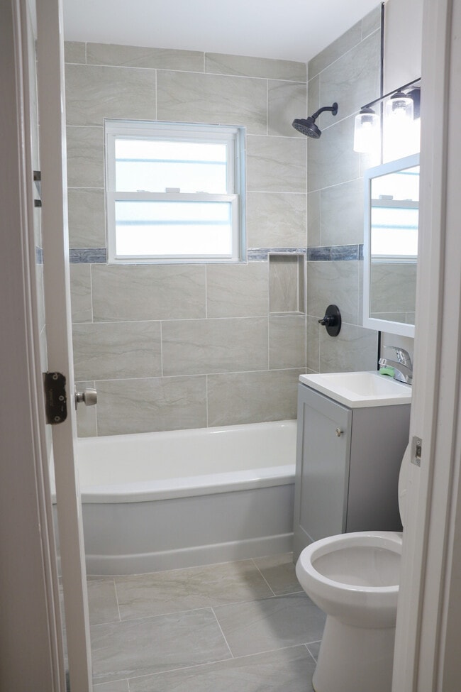 Building Photo - 12237 S May St