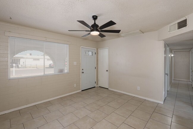 Building Photo - 4 Bedroom 2 bath in Heart of Casa Grande