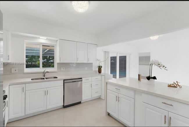 Foto del edificio - 7160 SW 5th Ct