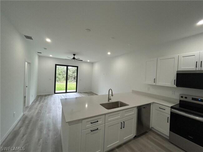 Foto del edificio - 457 Bell Blvd