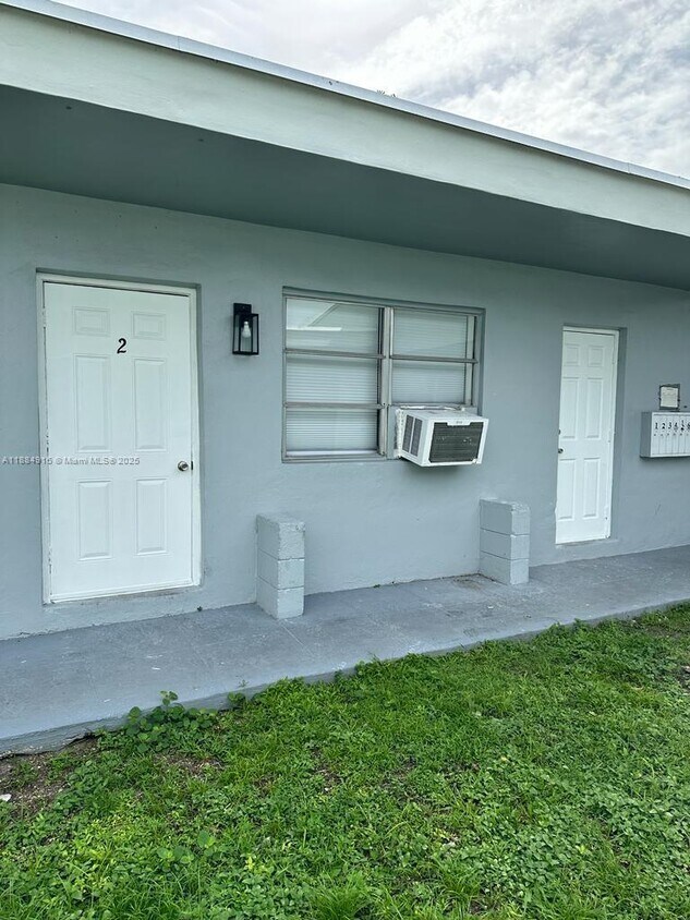Foto principal - 6025 Polk St