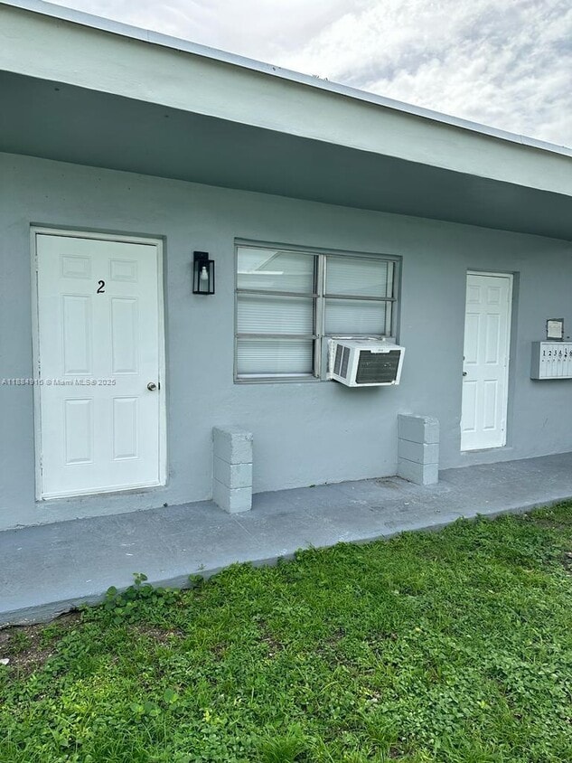 Primary Photo - 6025 Polk St