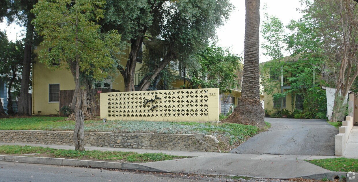 Foto del edificio - 626 Prospect Ln