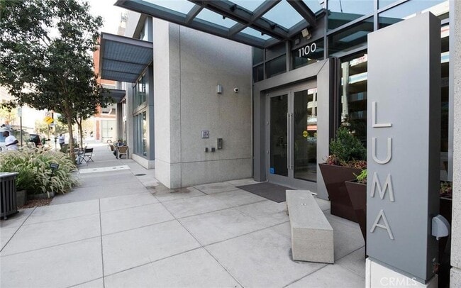 Building Photo - 1100 S Hope St