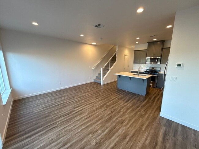 Building Photo - 5913 Blue River Dr SE