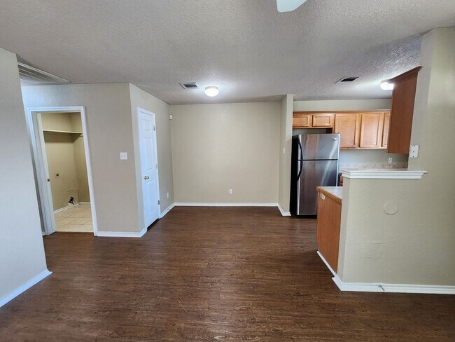 Foto del edificio - Roomy 3 Bedroom Duplex In S. Fort Worth