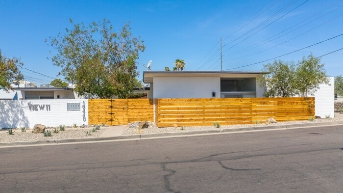 Primary Photo - 10440 N 11th Ave