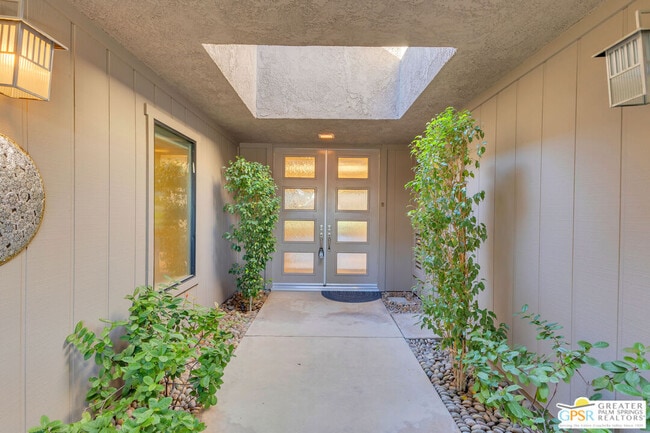 Building Photo - 10 Colgate Dr