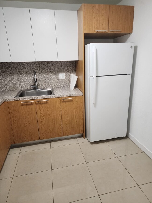 Building Photo - 15201 NE 6th Ave