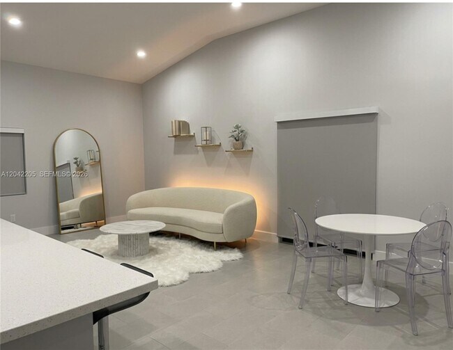 Foto del edificio - 313 NE 169th St