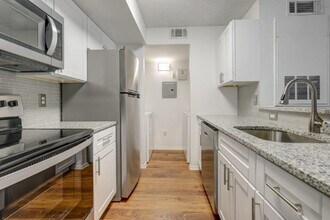 Building Photo - Royal St. George at the Villages Apartment Homes