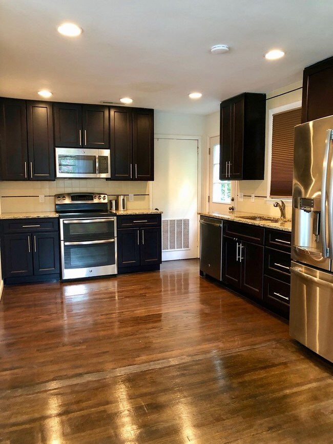 Foto del edificio - 533 Northcrest Dr