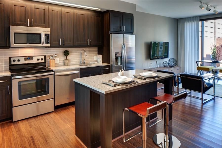 Foto principal - 2420 14th St NW