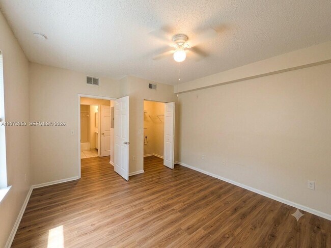 Foto del edificio - 8060 N Nob Hill Rd